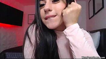 squirt cremoso cutie snello con vibratore anale sexcams24.webcam